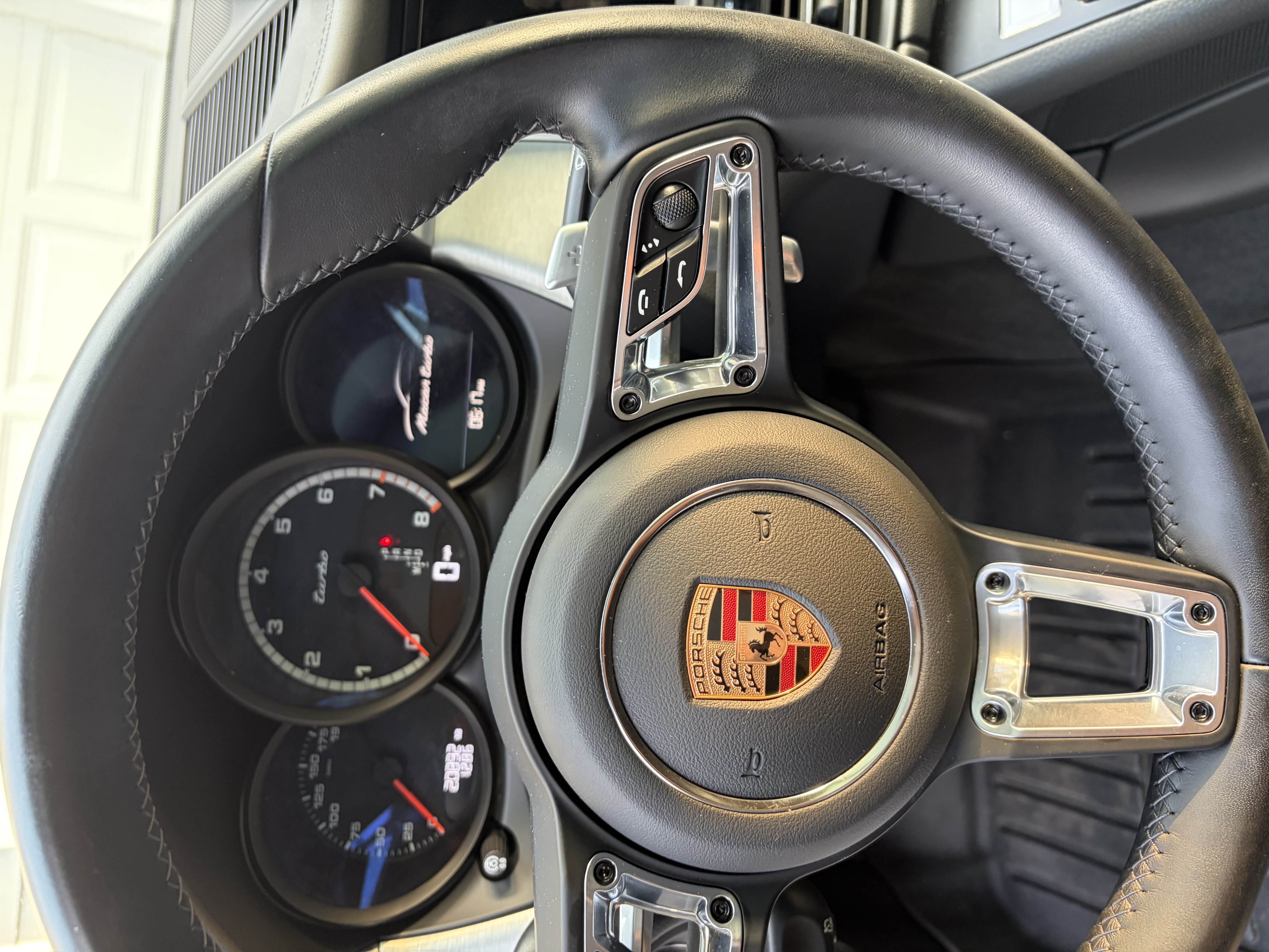 Used 2021 Porsche Macan Turbo AWD/4WD image 5