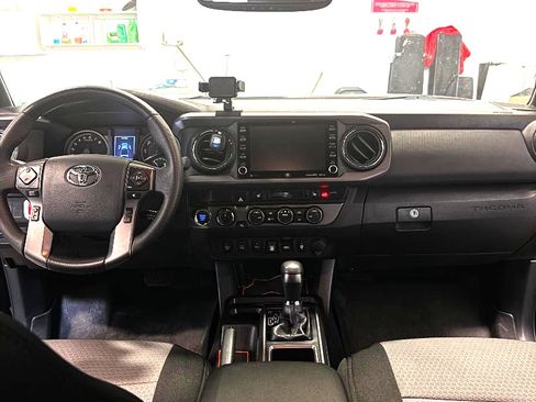 Used 2020 Toyota Tacoma TRD Off-Road w/ TRD Premium Off Road Package image 8