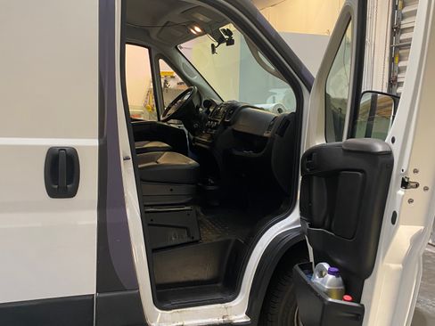 Used 2021 RAM ProMaster 2500 FWD image 4
