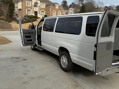 Used 2011 Ford E-350 and Econoline 350 XLT image 17