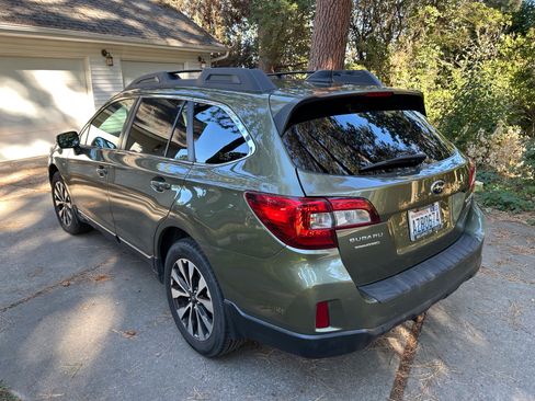 Used 2016 Subaru Outback 2.5i Limited AWD/4WD image 5