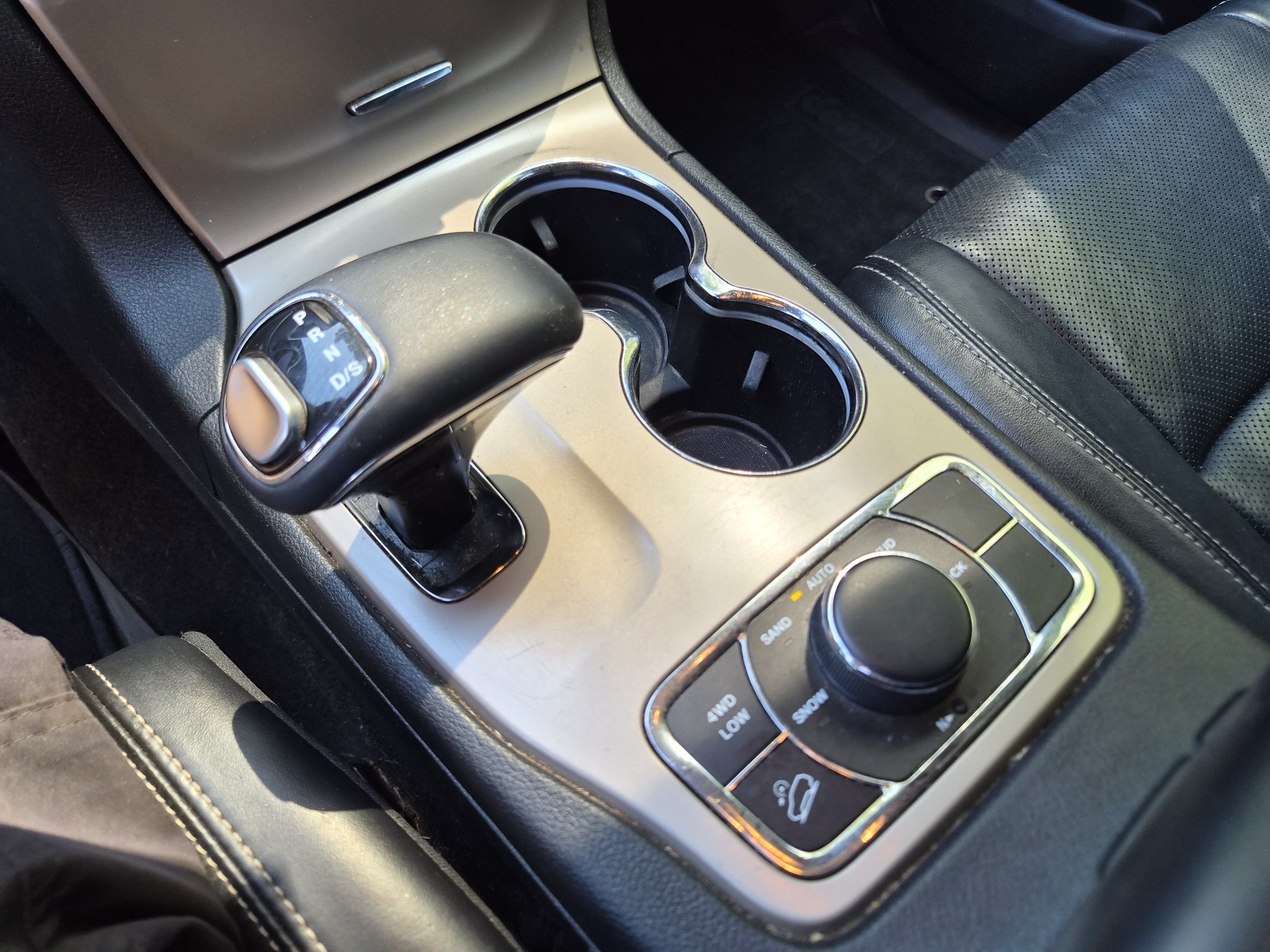 Used 2015 Jeep Grand Cherokee Limited w/ Luxury Group II AWD/4WD image 10