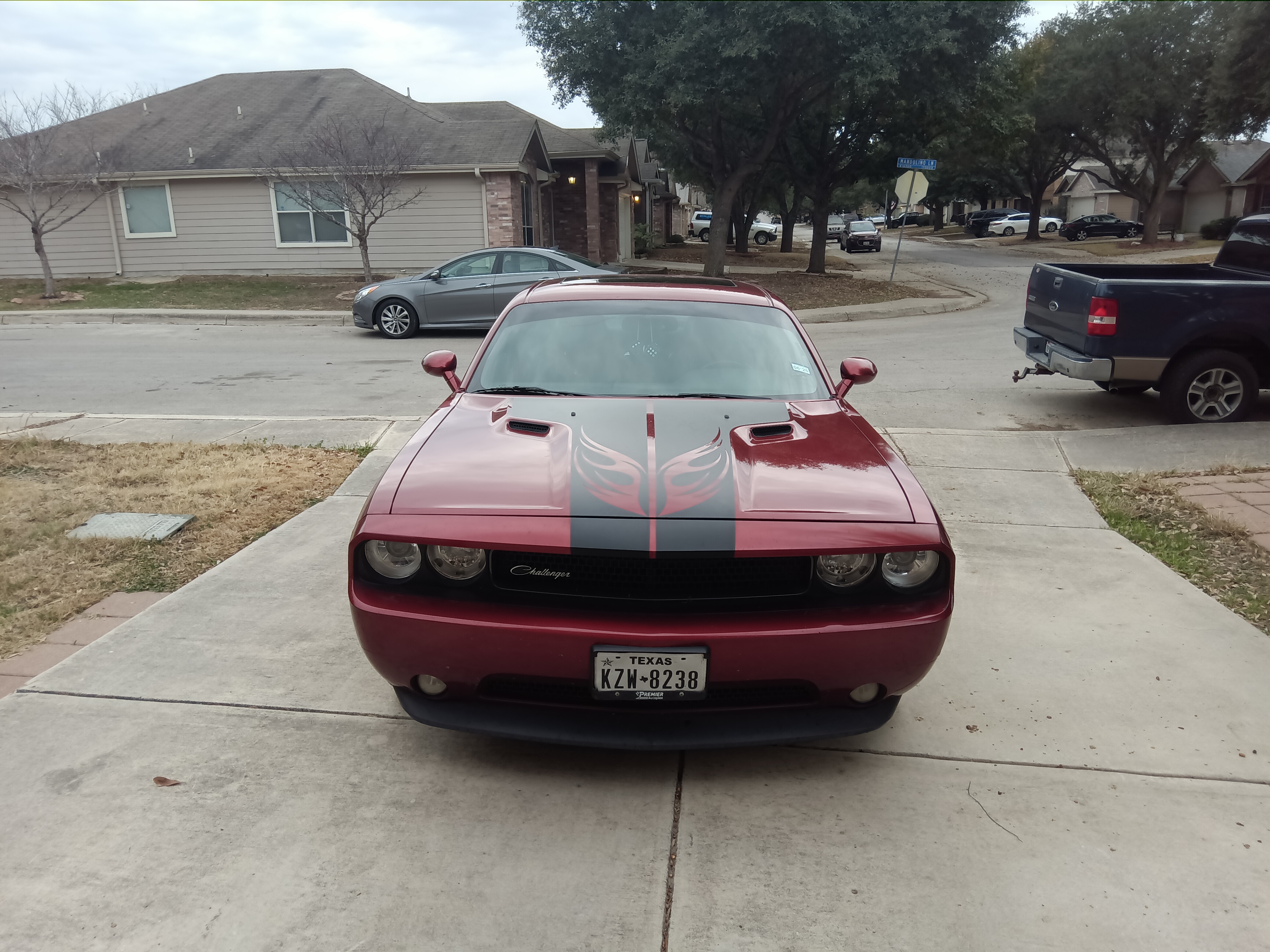 Used 2014 Dodge Challenger SXT RWD image 2