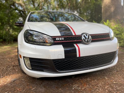 Used 2010 Volkswagen GTI 4-Door image 2