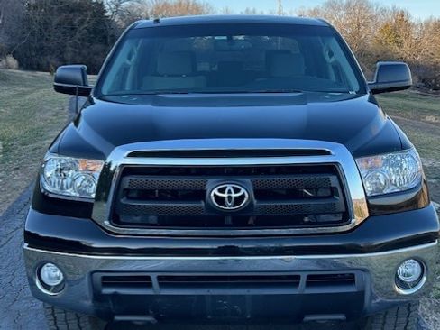 Used 2011 Toyota Tundra 4x4 CrewMax w/ SR5 Pkg image 9