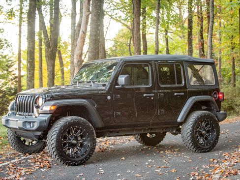 Used 2020 Jeep Wrangler Unlimited Sport image 16