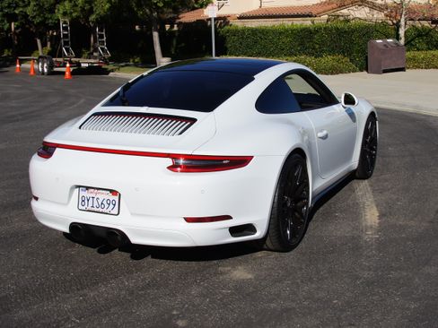 Used 2017 Porsche 911 Carrera 4 image 6