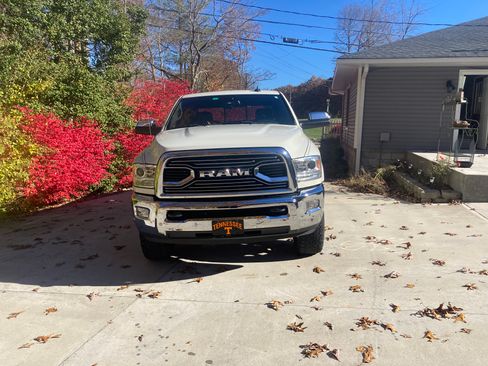 Used 2018 RAM 3500 Laramie Longhorn image 2