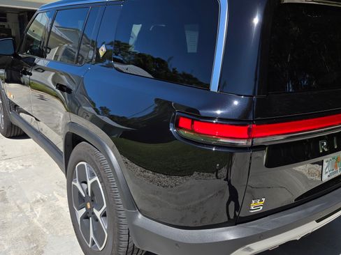 Used 2023 Rivian R1S Adventure image 16