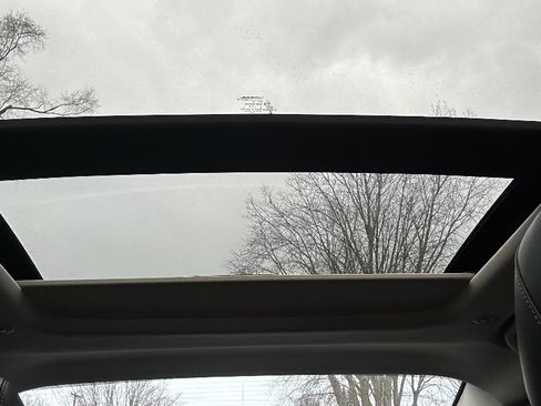 Used 2015 Chrysler 200 C w/ Navigation & Sound Group I image 9