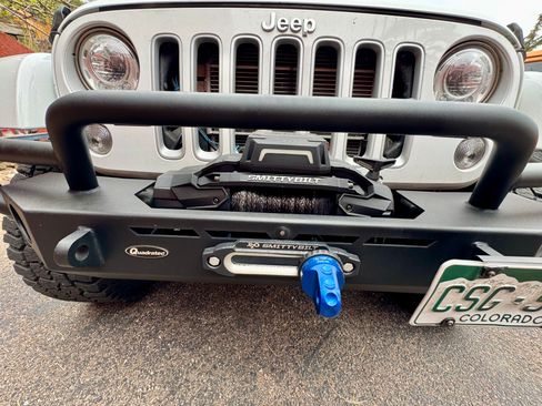 Used 2017 Jeep Wrangler Sahara w/ Connectivity Group image 8