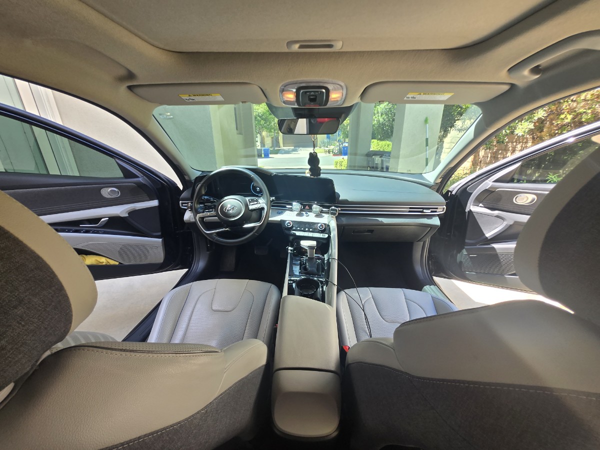 Used 2023 Hyundai Elantra Limited FWD image 1