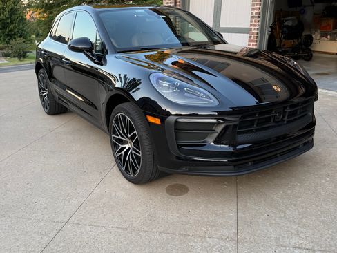 Used 2023 Porsche Macan image 2