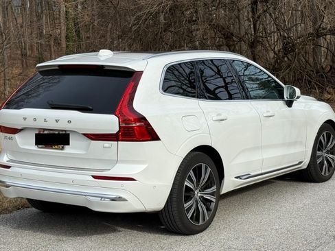 Used 2022 Volvo XC60 T8 Inscription w/ Advanced Package AWD/4WD image 2