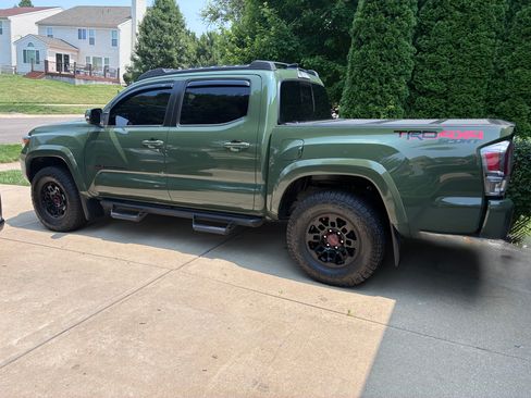 Used 2022 Toyota Tacoma TRD Sport AWD/4WD image 4