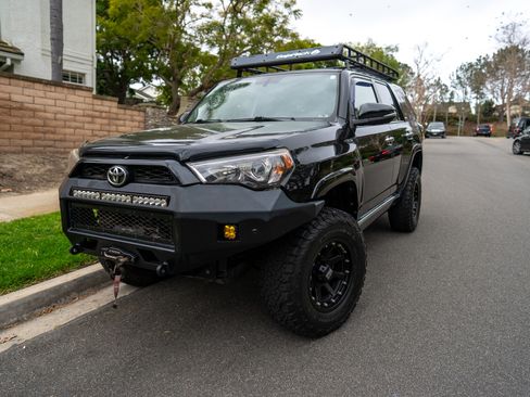 Used 2015 Toyota 4Runner Limited image 1