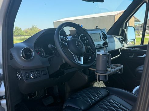 Used 2023 Mercedes-Benz Sprinter 2500 image 12