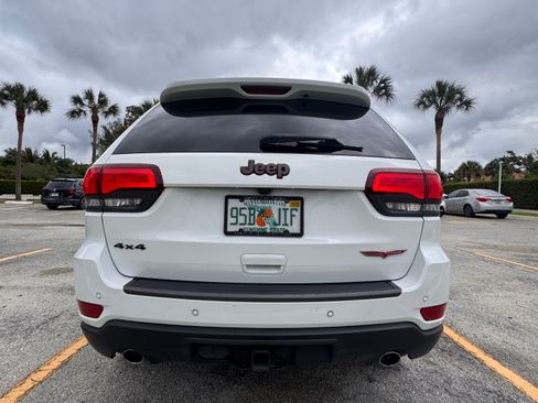 Used 2019 Jeep Grand Cherokee Trailhawk AWD/4WD image 11