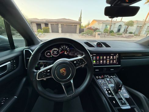 Used 2022 Porsche Cayenne AWD/4WD image 13