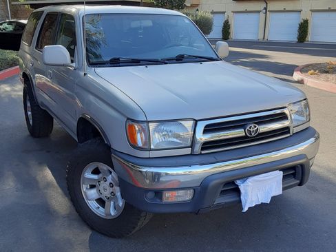 Used 2000 Toyota 4Runner SR5 image 6