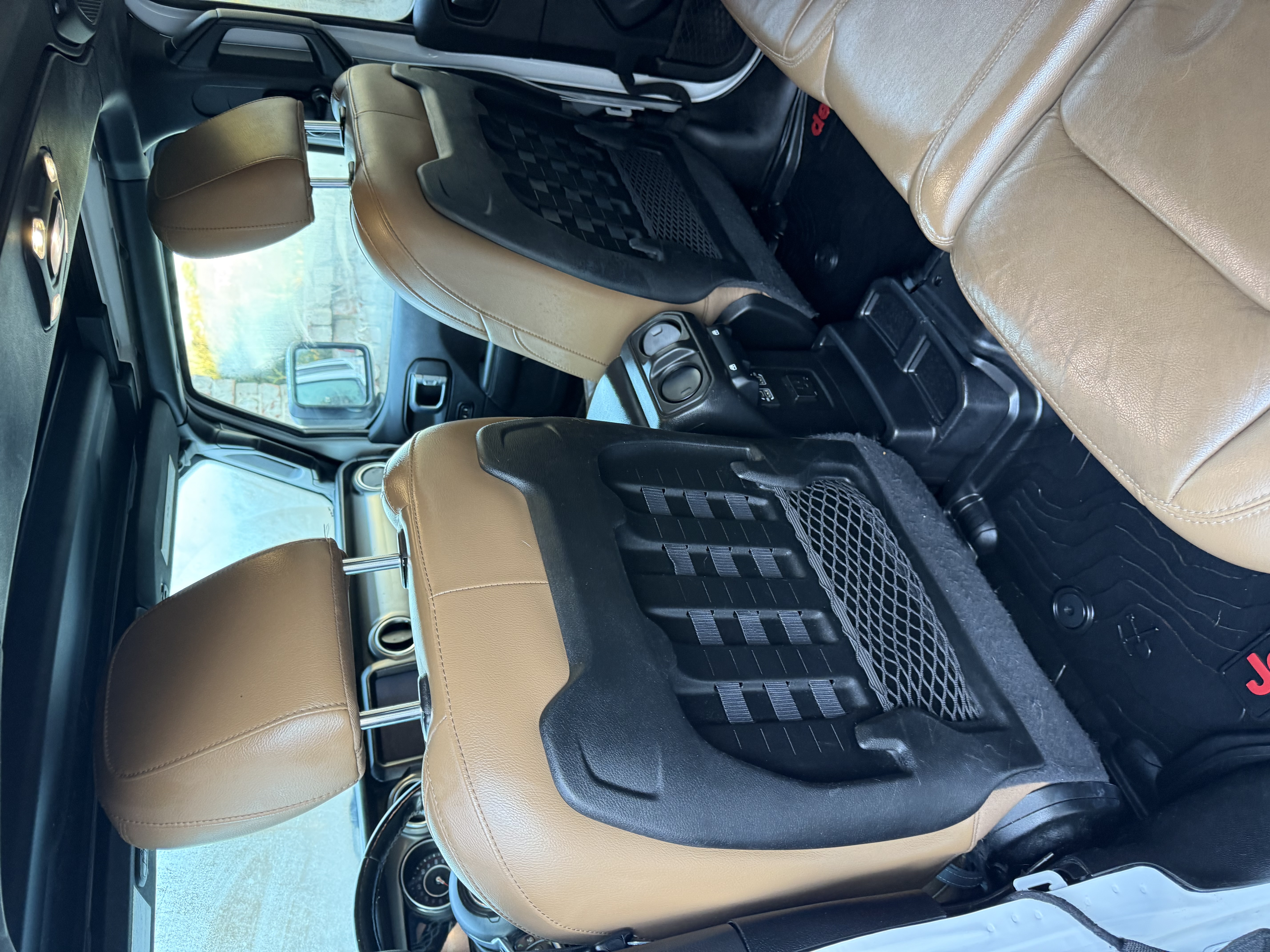 Used 2021 Jeep Wrangler Unlimited Rubicon AWD/4WD image 11