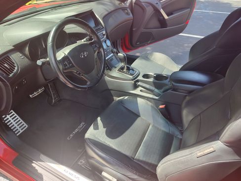 Used 2013 Hyundai Genesis 3.8 image 9