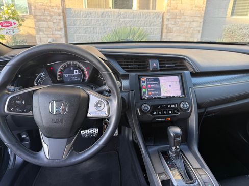 Used 2018 Honda Civic Sport image 9