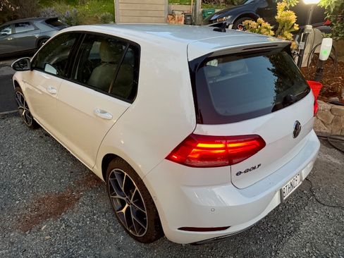 Used 2019 Volkswagen e-Golf SEL Premium image 4