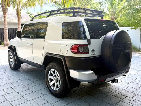 Used 2014 Toyota FJ Cruiser 2WD w/ Convenience Package image 4