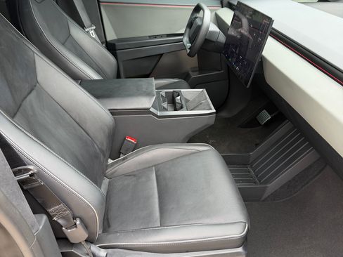Used 2024 Tesla Cybertruck AWD Crew Cab image 10