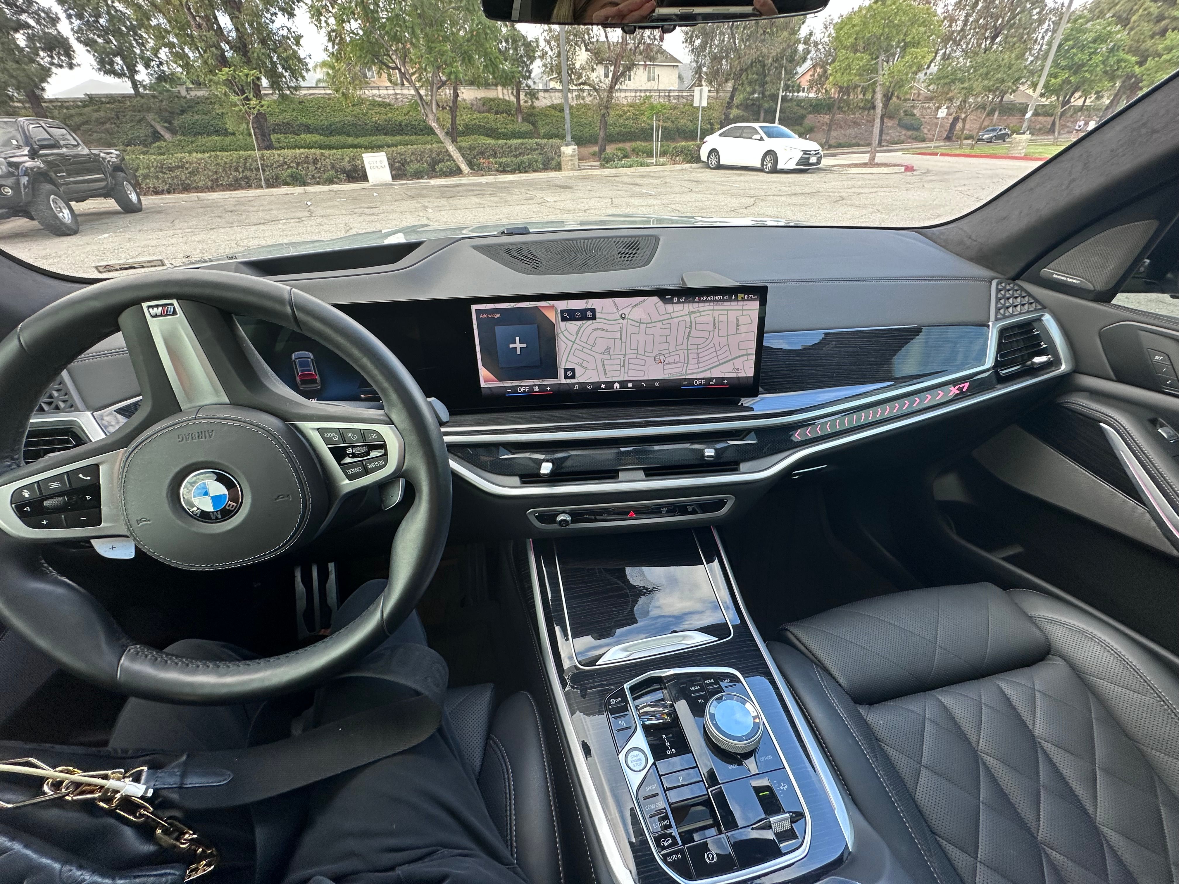 Used 2024 BMW X7 xDrive40i w/ M Sport Package AWD/4WD image 9