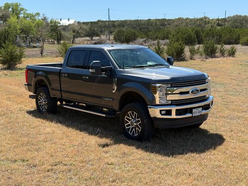 Used 2018 Ford F250 Lariat w/ Lariat Value Package image 4