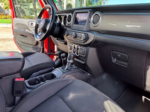 Used 2020 Jeep Wrangler Unlimited Sahara image 15