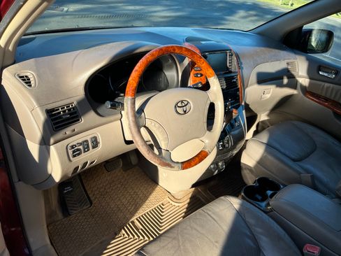 Used 2007 Toyota Sienna XLE Limited image 8