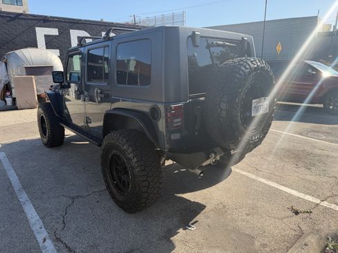 Used 2007 Jeep Wrangler Unlimited Rubicon w/ Dual Top Group image 6