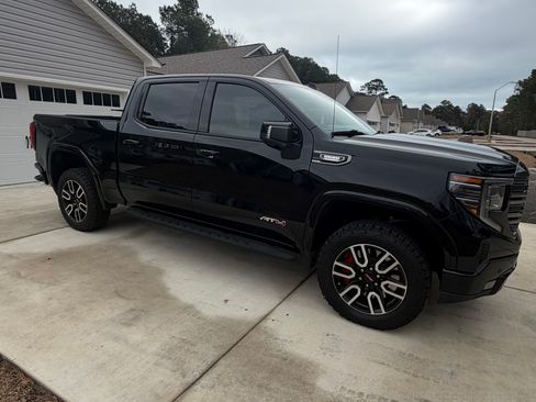 Used 2022 GMC Sierra 1500 AT4 image 4