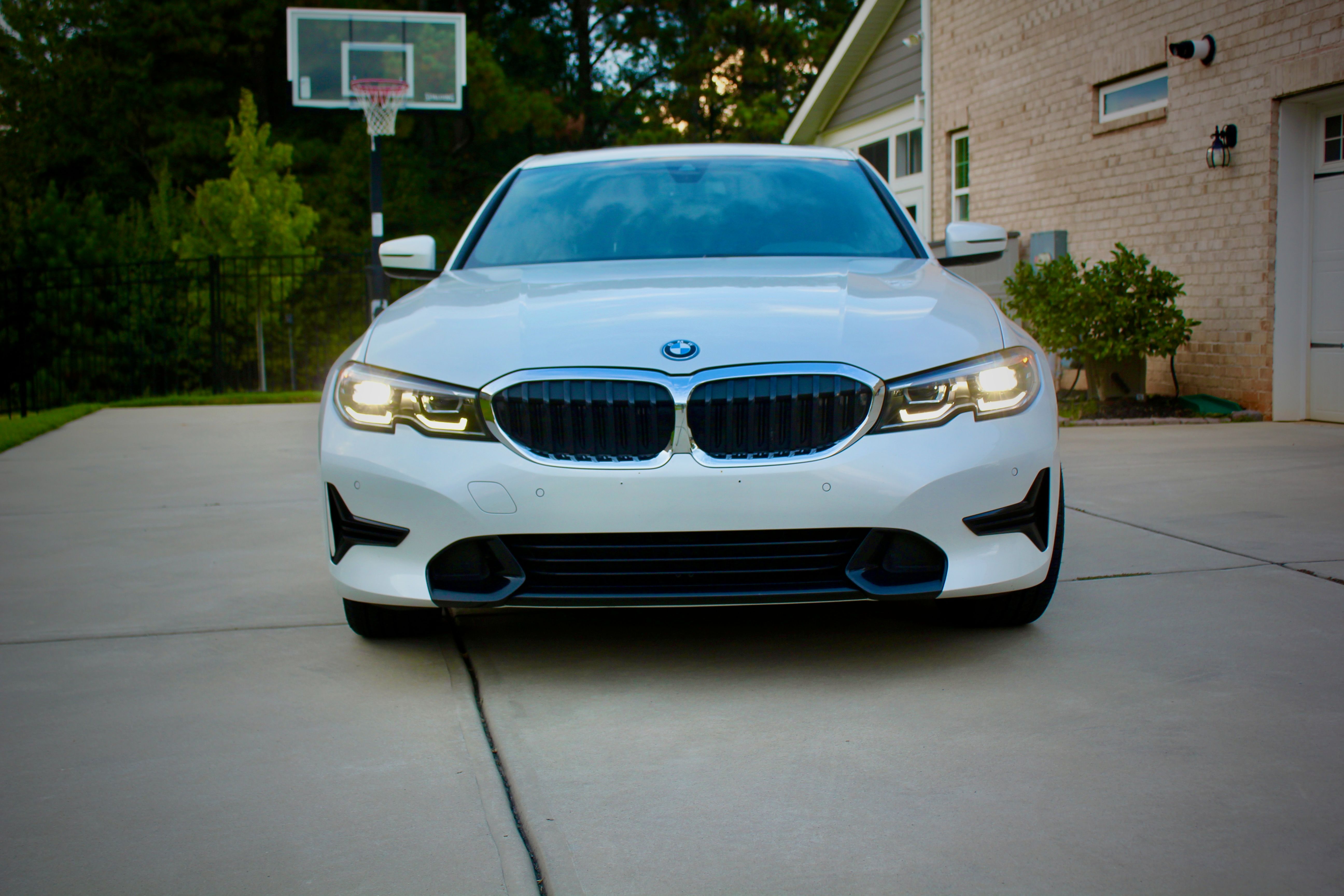Used 2022 BMW 330e w/ Driving Assistance Package RWD image 4