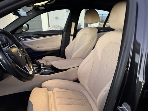 Used 2021 BMW 530i w/ Premium Package RWD image 12