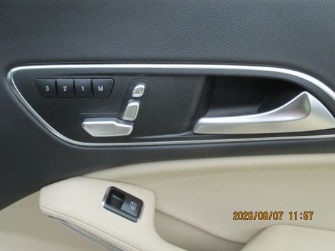 Used 2018 Mercedes-Benz CLA 250 4MATIC image 26