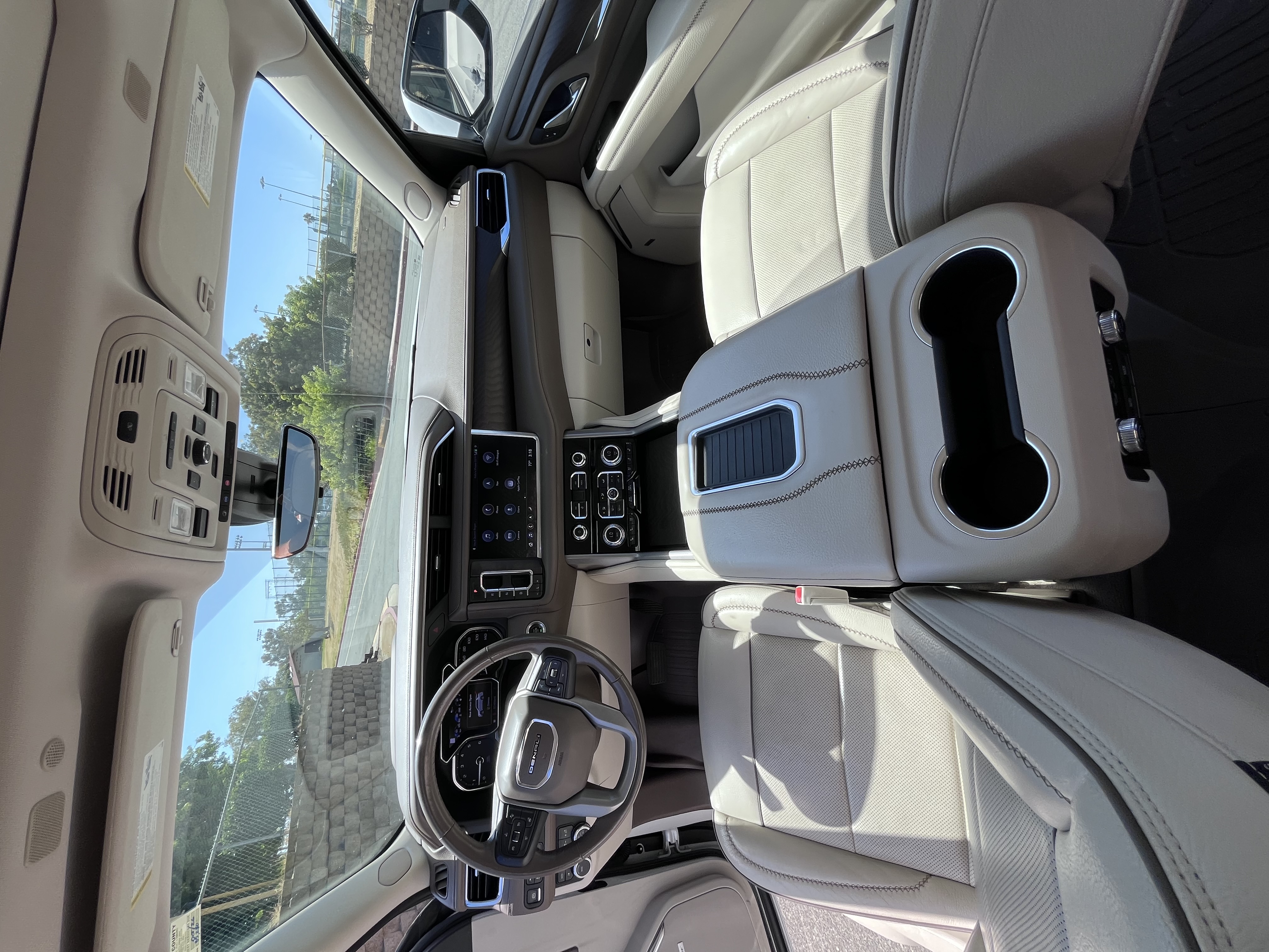 Used 2021 GMC Yukon Denali w/ Denali Premium Package AWD/4WD image 13