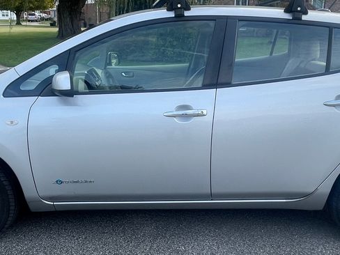 Used 2012 Nissan Leaf SL image 1