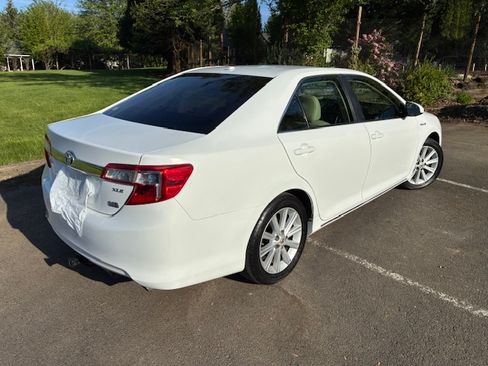 Used 2012 Toyota Camry XLE w/ Leather Pkg FWD image 6