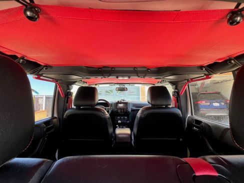 Used 2018 Jeep Wrangler Unlimited Rubicon image 14