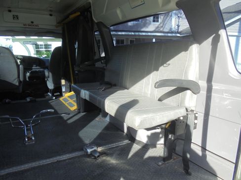 Used 2006 Ford E-250 and Econoline 250 Extended RWD image 11
