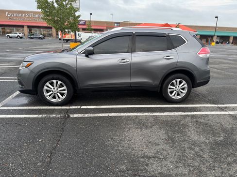 Used 2016 Nissan Rogue SV AWD/4WD image 5