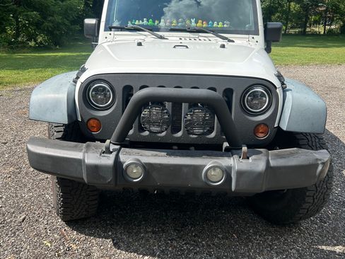 Used 2010 Jeep Wrangler Unlimited Sport AWD/4WD image 2