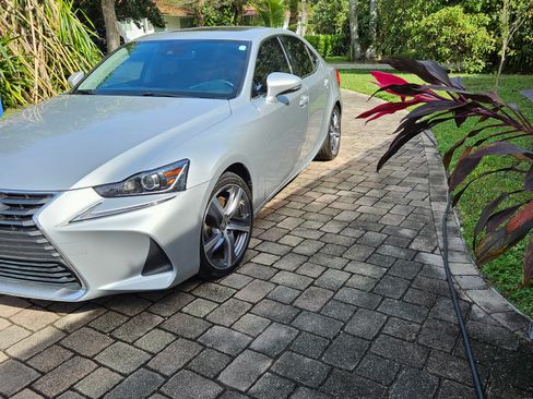 Used 2017 Lexus IS 200t F Sport image 2