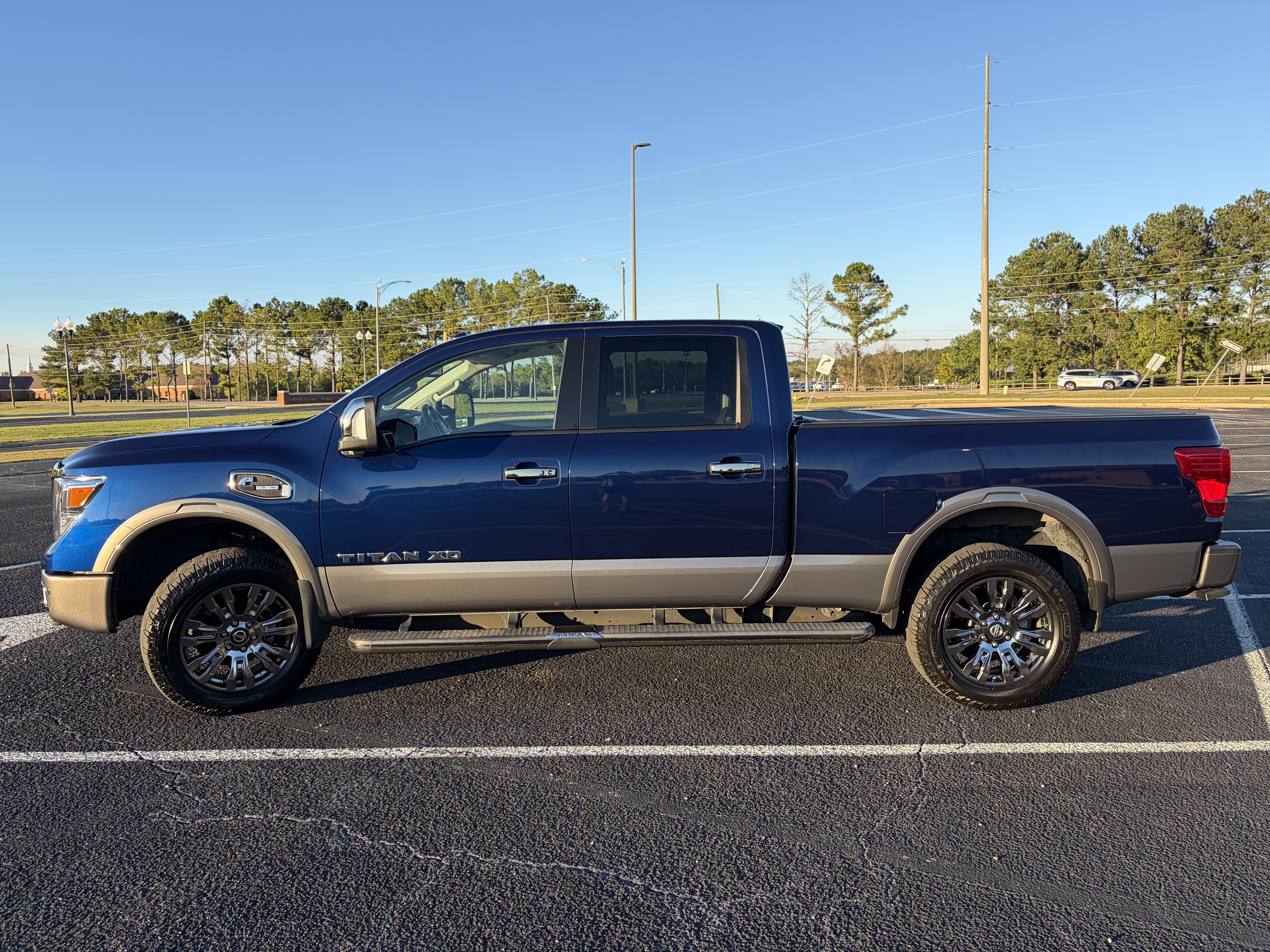 Used 2018 Nissan Titan Platinum Reserve w/ Platinum Utility Package AWD/4WD image 10