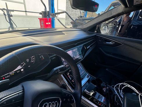 Used 2021 Audi RS Q8 w/ Carbon Optic Package image 9