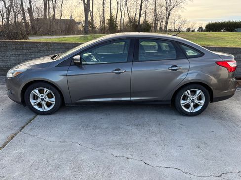 Used 2014 Ford Focus SE image 1